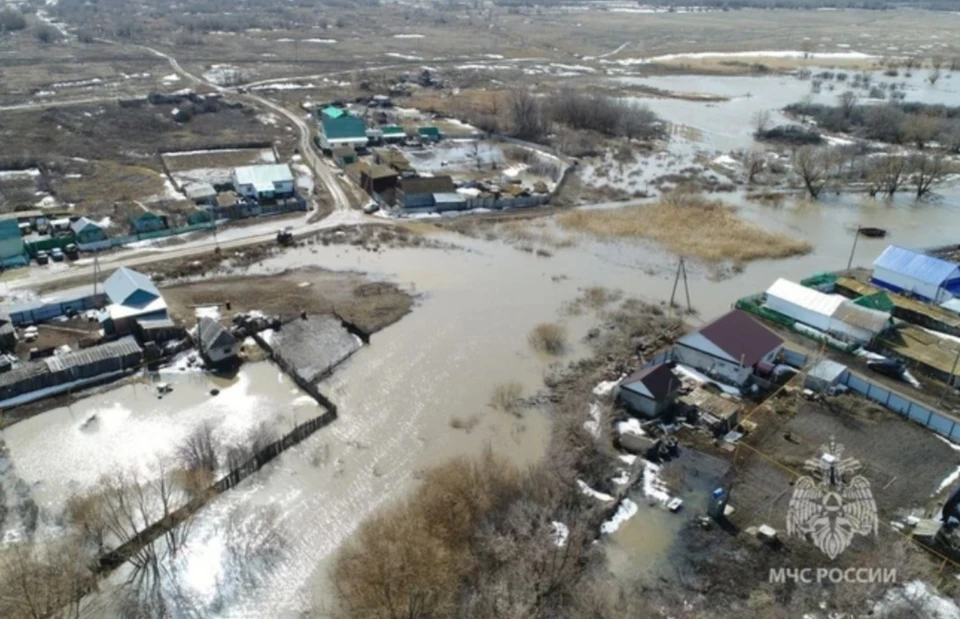 Во время активного таяния снега вода может затопить низменные участки.