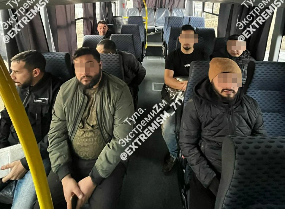 36 не состоящих на учете в военкомате человек выявлены во время рейда в тульском Плеханово. Фото: "Тула Экстремизм".