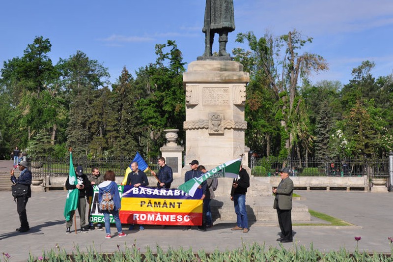 Слава Богу, до сих пор в нашей стране упоротых националистов было немного.