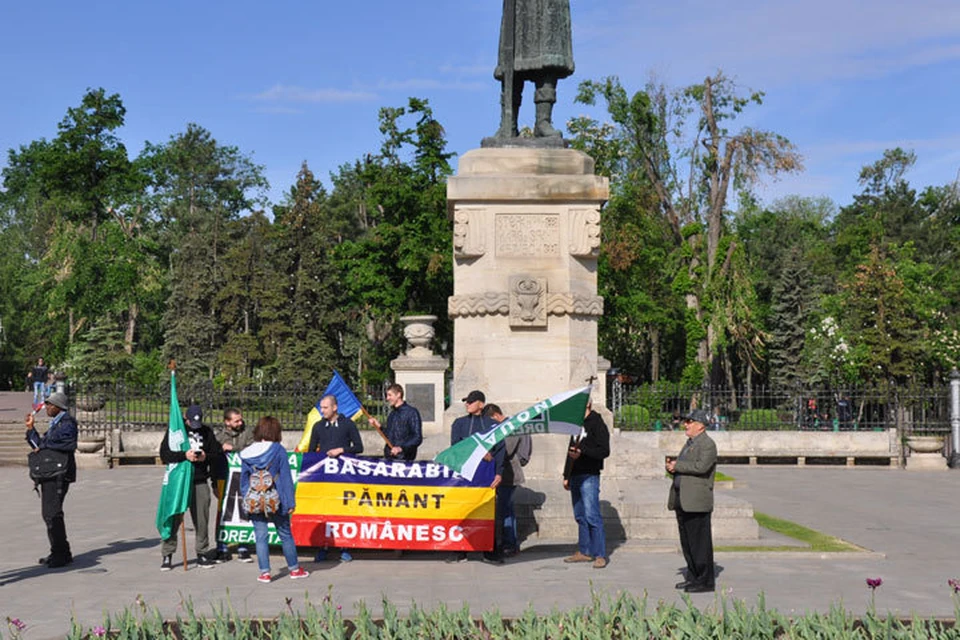 Слава Богу, до сих пор в нашей стране упоротых националистов было немного.