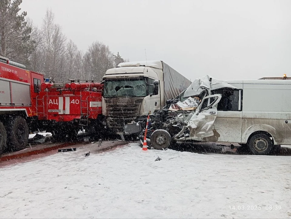 Известно, что в массовом ДТП под Тюменью один человек погиб и трое пострадали. Фото: ГАИ Тюменской области.