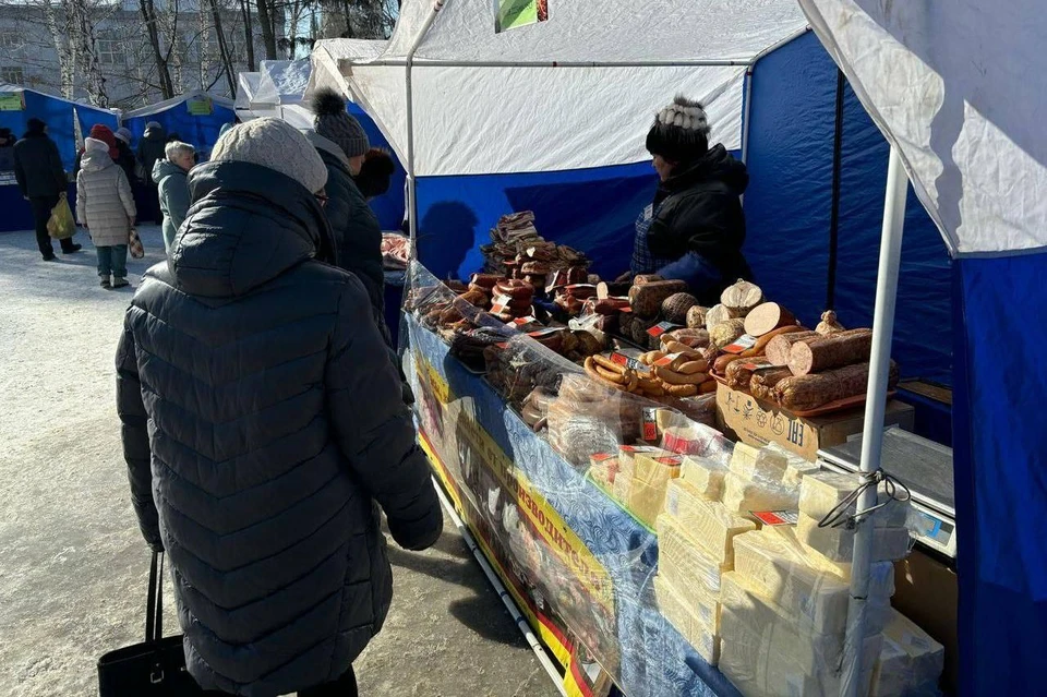 Торговля развернулась на шести площадках, включая пригородные территории