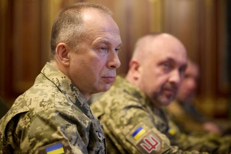 Сырскому приготовиться: Зеленский снял с должности начальника Генштаба ВСУ