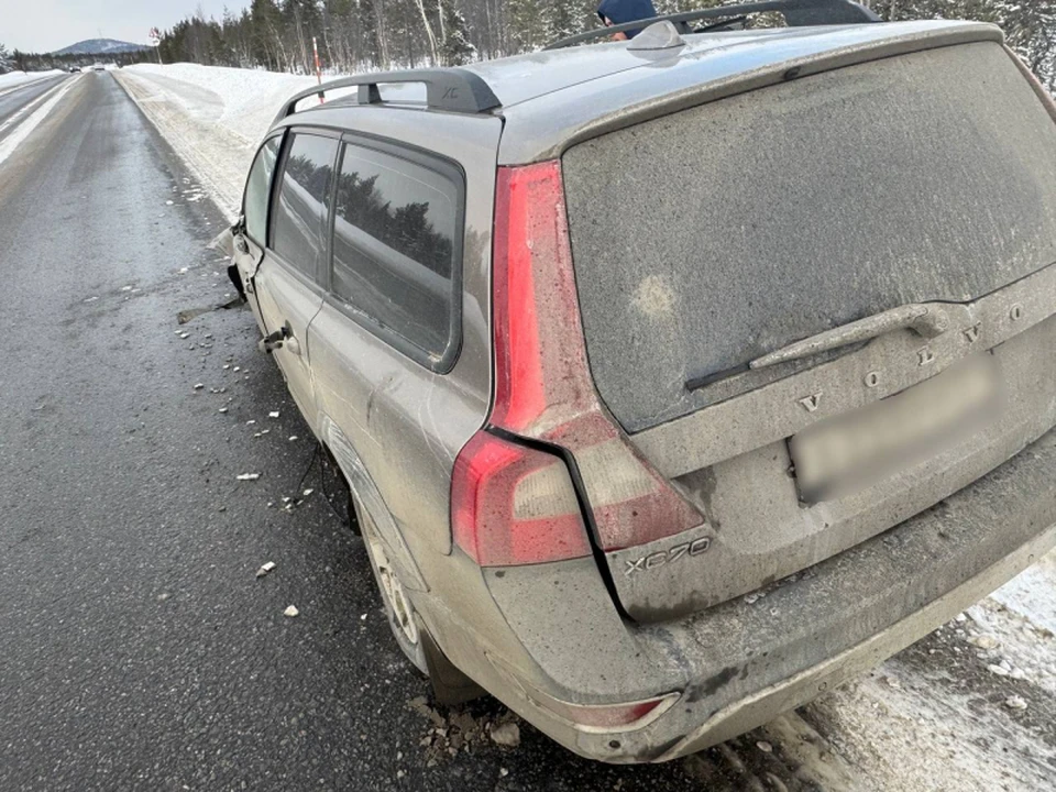 Полицейские нашли виновника – тот после аварии продолжил ехать на «хромой кобыле». Фото: УМВД по Мурманской области