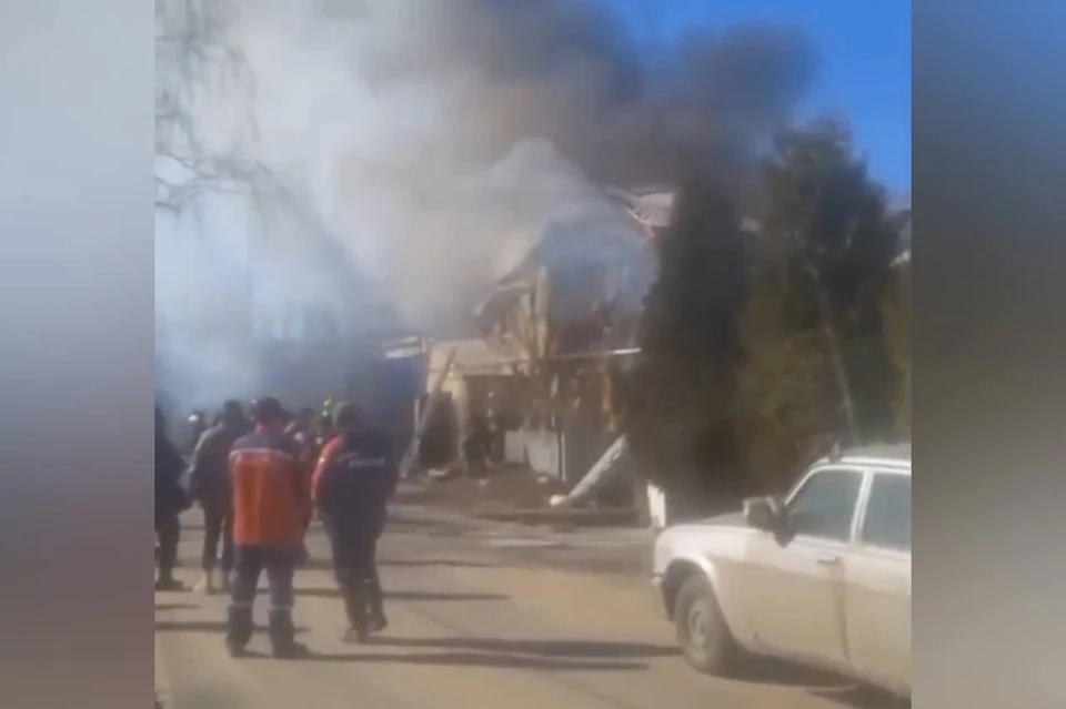 Специалисты МЧС потушили пожар в жилом доме в Нижнем Новгороде