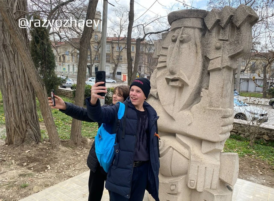 СЕВАСТОПОЛЬ. В Севастополе Комсомольский парк пополнился каменным Нептуном