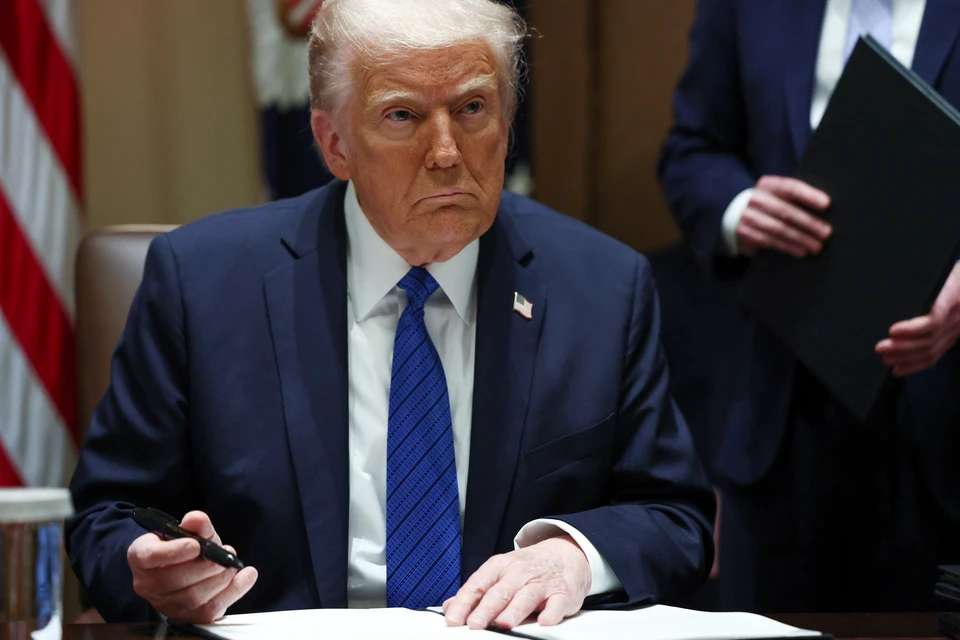 Администрация Трампа временно не рассматривает некоторые заявления на получение постоянного ВНЖ