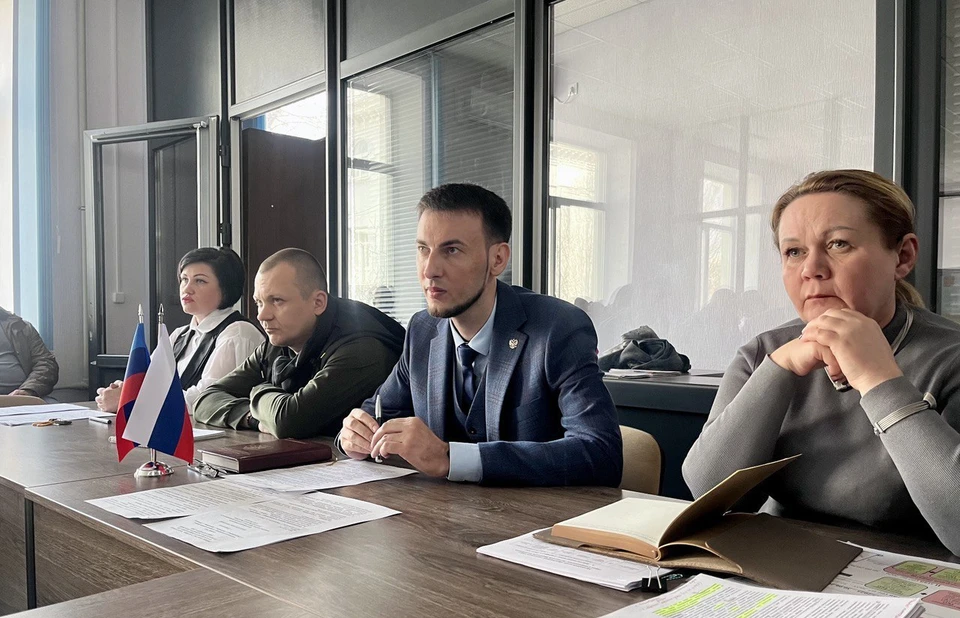 Новый глава Минтопа ЛНР Константин Роговенко провел рабочую встречу. ФОТО: Минтопэнерго ЛНР