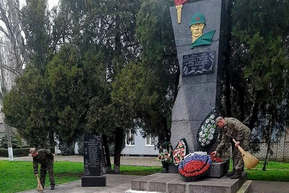 Вечный огонь благоустроили в Скадовске действующие участники спецоперации. Фото: администрация Скадовского округа