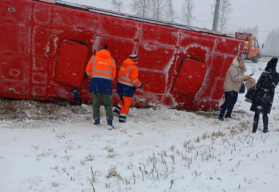 Транспортное средство перевернулось из-за сложных погодных условий. Фото: Анастасия Михеева
