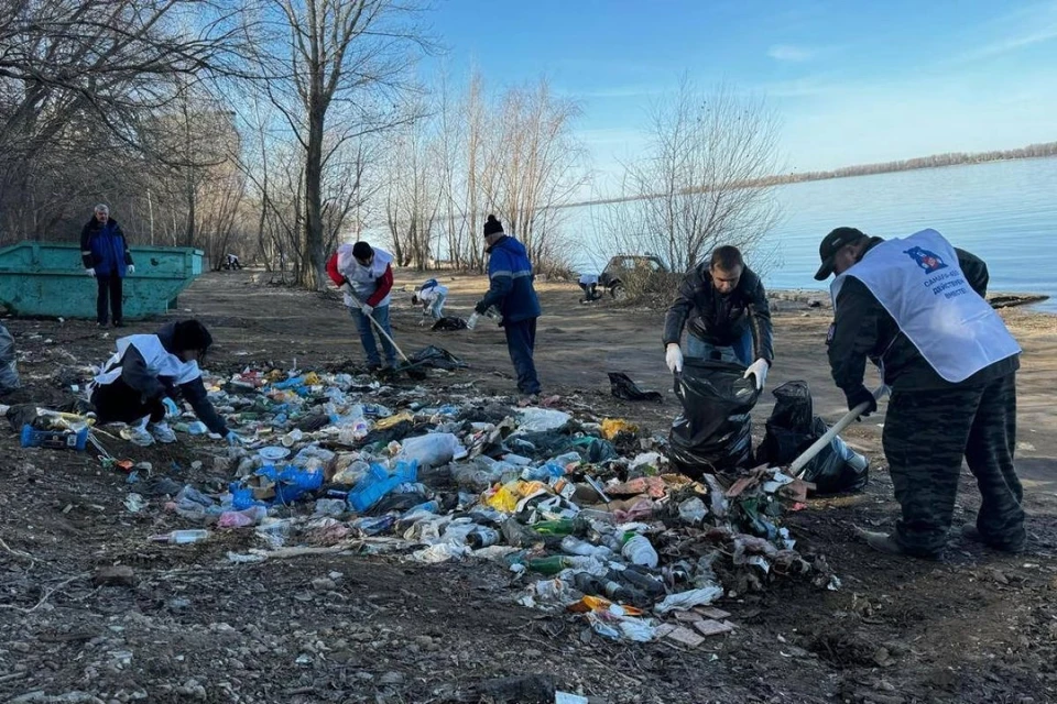 Самарцы расчистили берега Волги. Фото: ЕР