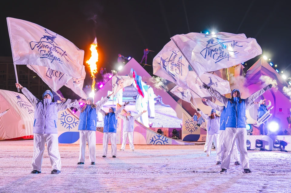 В программе - торжественный парад видов спорта, награждение абсолютных чемпионов Праздника Севера, флаговое шоу, искусственный интеллект «Аврора». Фото: Игорь Громов / Правительство Мурманской области