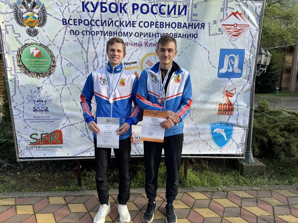 Илья Малыгин (слева) и Михаил Кулешов заняли две трети пьедестала в кросс-классике.