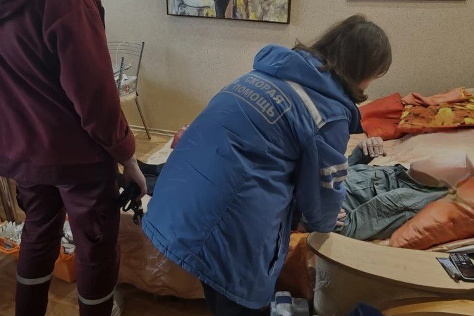 Ульяновские спасатели подняли упавшего в своей квартире 85-летнего пенсионера | ФОТО: Управление гражданской защиты Ульяновска