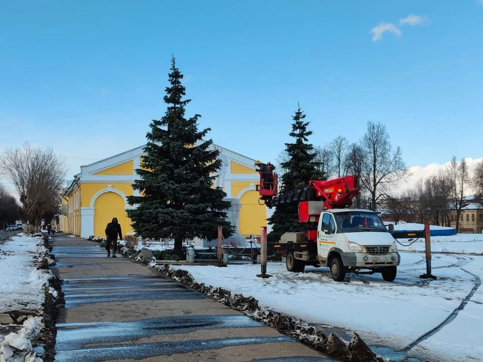 В частности, заключен контракт на асфальтирование. Фото: пресс-служба администрации Слободского
