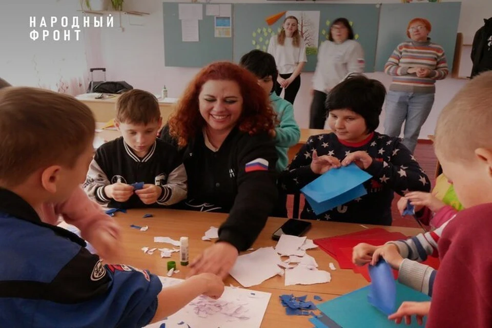 Члены НФ доставили гумпомощь в школы Скадовского и Каланчакского округов. Фото: Народный фронт Херсонской области