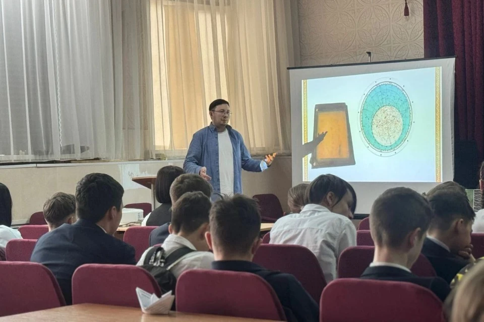 В школе №72 открылась выставка «Покоряя небо»