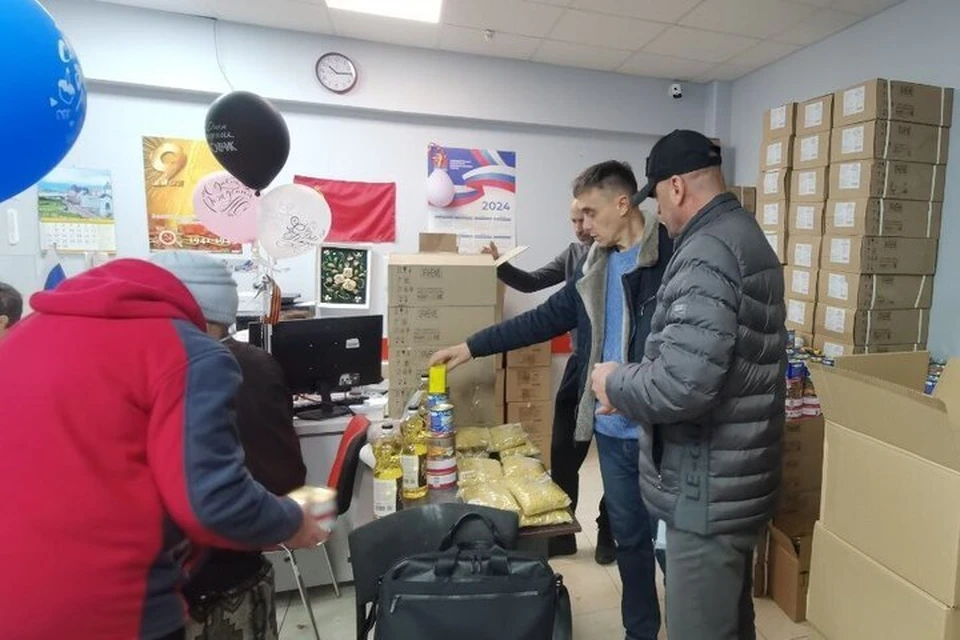 Гуманитарный центр в Каховке ежедневно выдает наборы продуктов 250 гражданам. Фото: администрация Каховского округа