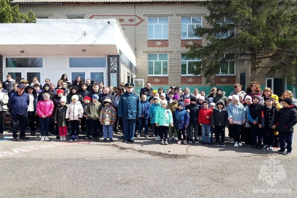 Эвакуацию школы провели в Скадовском округе в рамках учений МЧС. Фото: ГУ МЧС России по Херсонской области