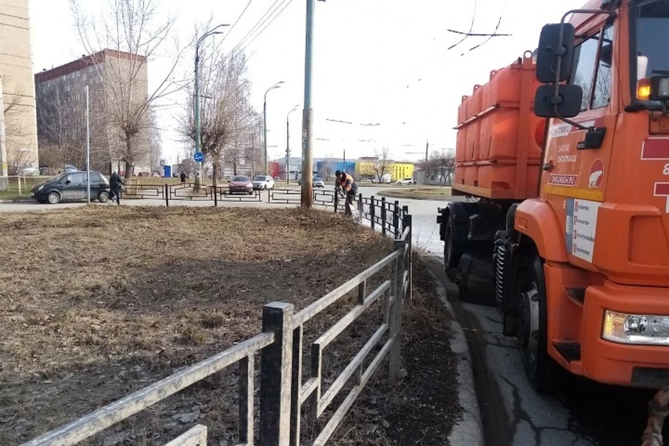 Генеральная уборка Ижевска продолжается. Фото: администрация Ижевска