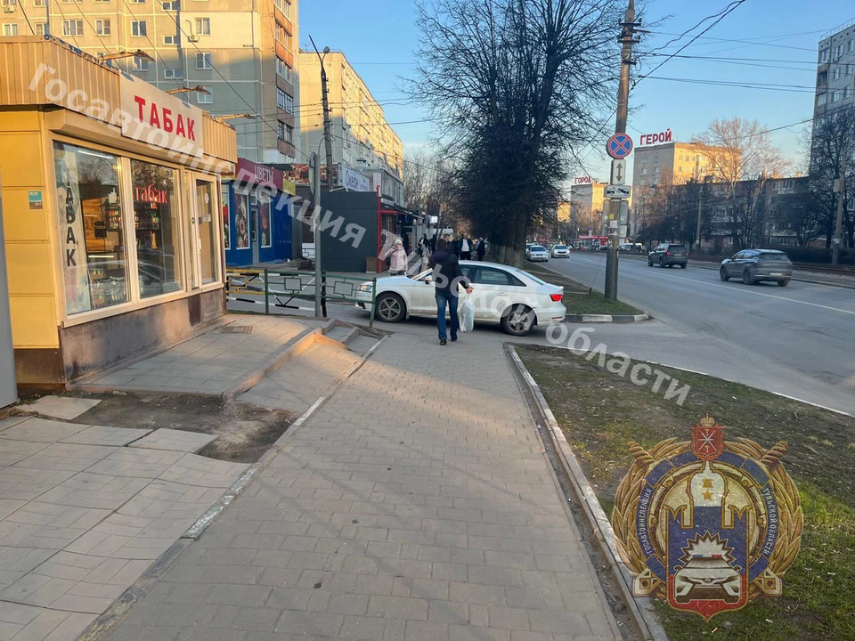 В Туле на улице Металлургов неизвестный самокатчик сбил семилетнего мальчика.