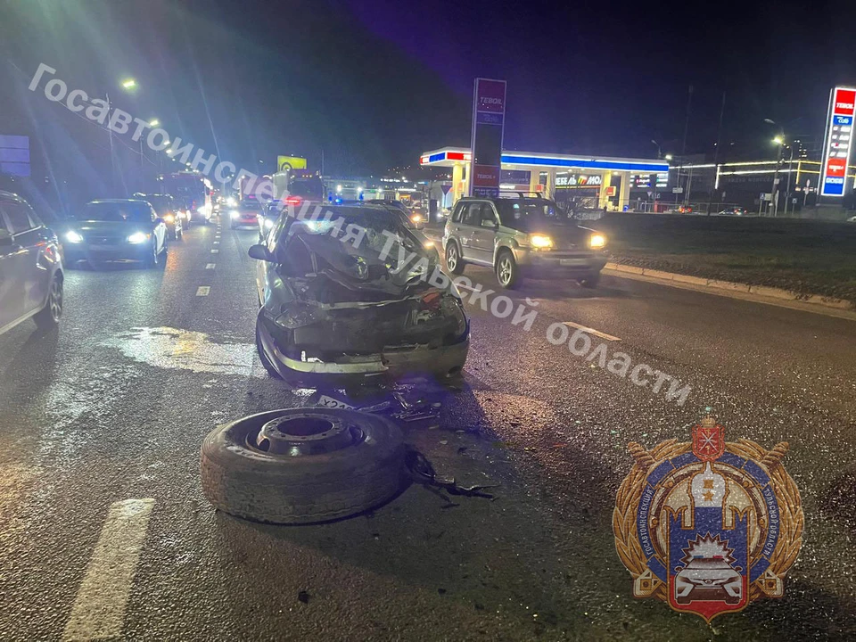 В ДТП на трассе под Тулой пострадали водитель и пассажир автомобиля Kia.
