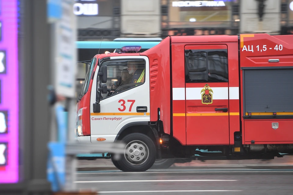 Всего полыхало около 24 квадратных метров.