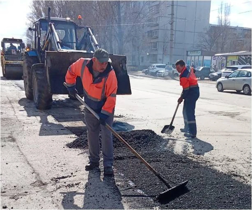 В Ульяновске продолжается устранение ямочности и выбоин на дорогах. Фото администрация Ульяновска