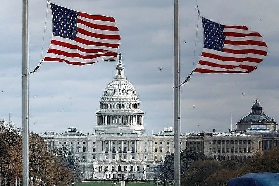 CNN: США намерены закрыть около 30 посольств и консульств за рубежом