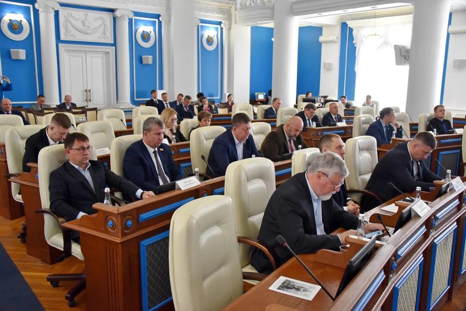 Депутаты Заксобрания заслушали два доклада и обсудили поправки в несколько законов Севастополя. Фото: пресс-служба Законодательного собрания Севастополя