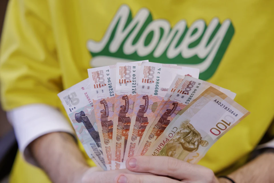 В Братске работникам строительной фирмы выплатили долг по зарплате.