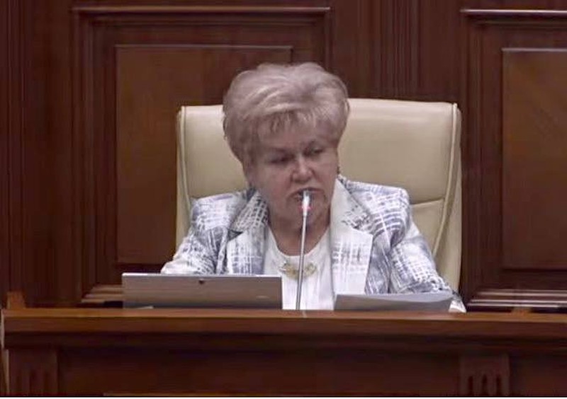Регина Апостолова потребовала рассмотреть законопроект о выплате помощи пенсионерам.
