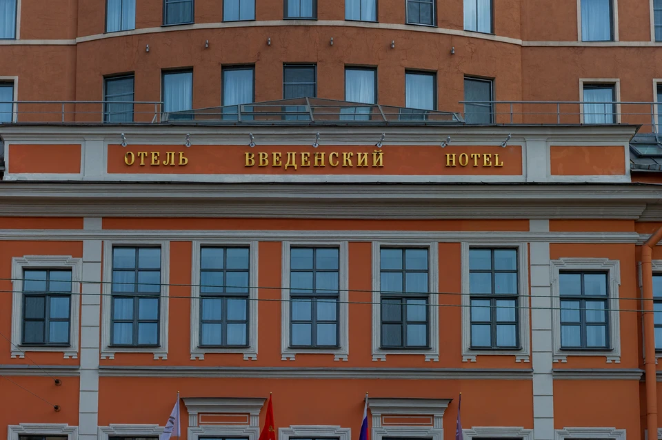 Российские туристы раскупили номера гостиниц в Петербурге к майским праздникам.