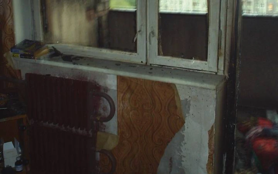 Офисная часть здания сильно повреждена огнем.