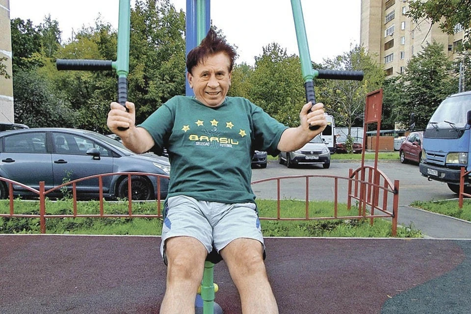Леня Голубков живет на одну пенсию