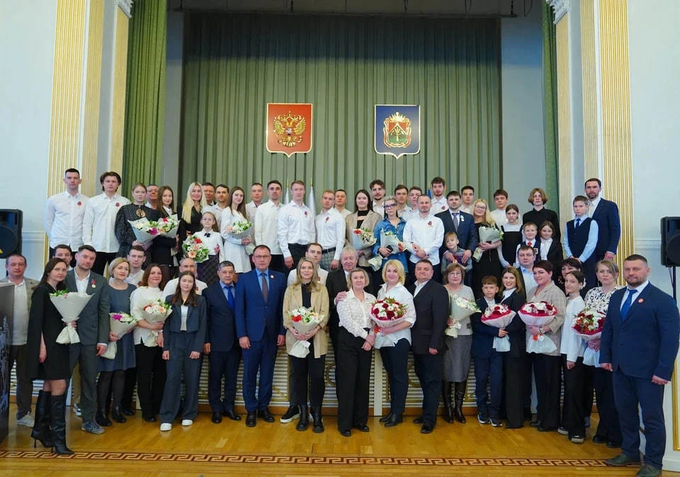 На торжественном приеме чествовали тех, кто внес вклад в яркую победу кемеровчан в сезоне 2024/2025.