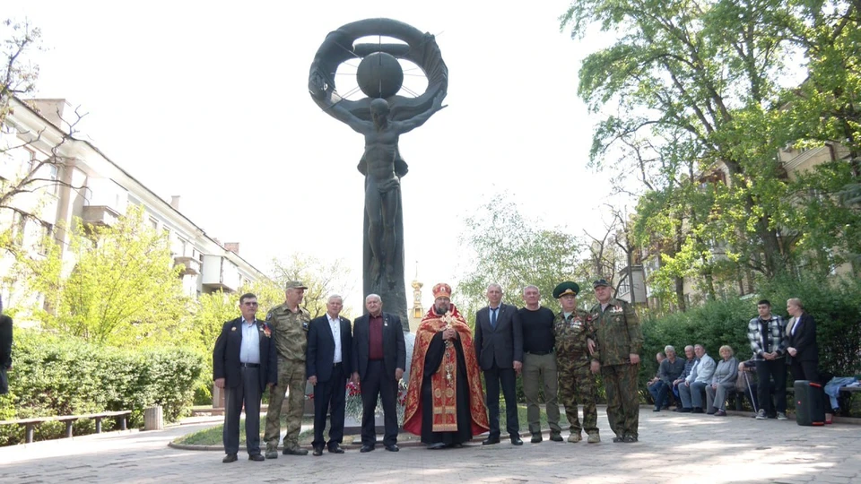 В городе прошёл митинг-реквием. ФОТО: Администрация Луганска