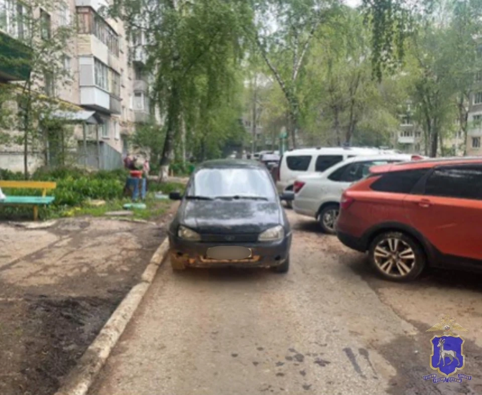 Полиция проводит проверку ДТП.