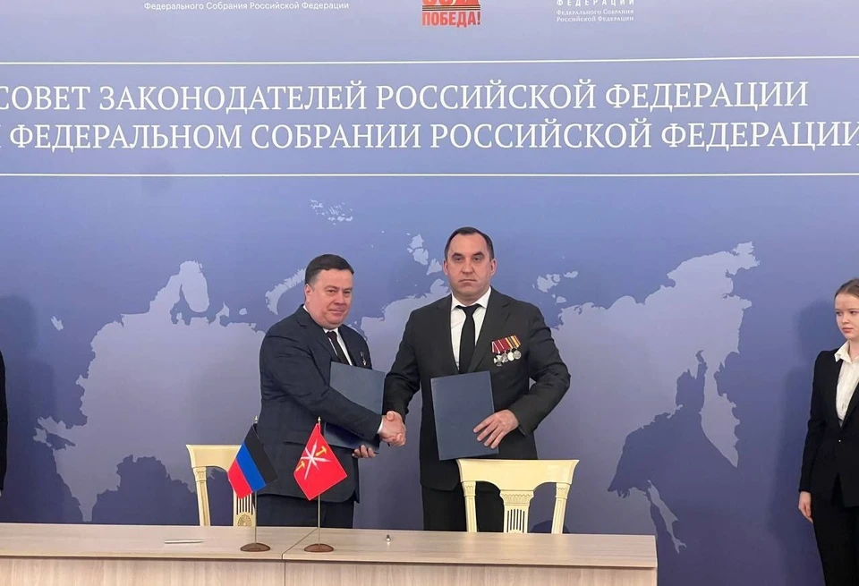 На церемонии подписания Соглашение о межпарламентском сотрудничестве с Тульской областью. Фото: ТГ-канал Константина Кузьмина