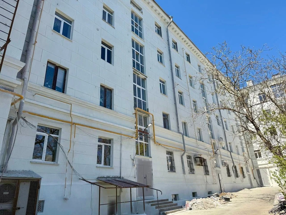 Скоро и эта пятиэтажка станет комфортной для жизни горожан.