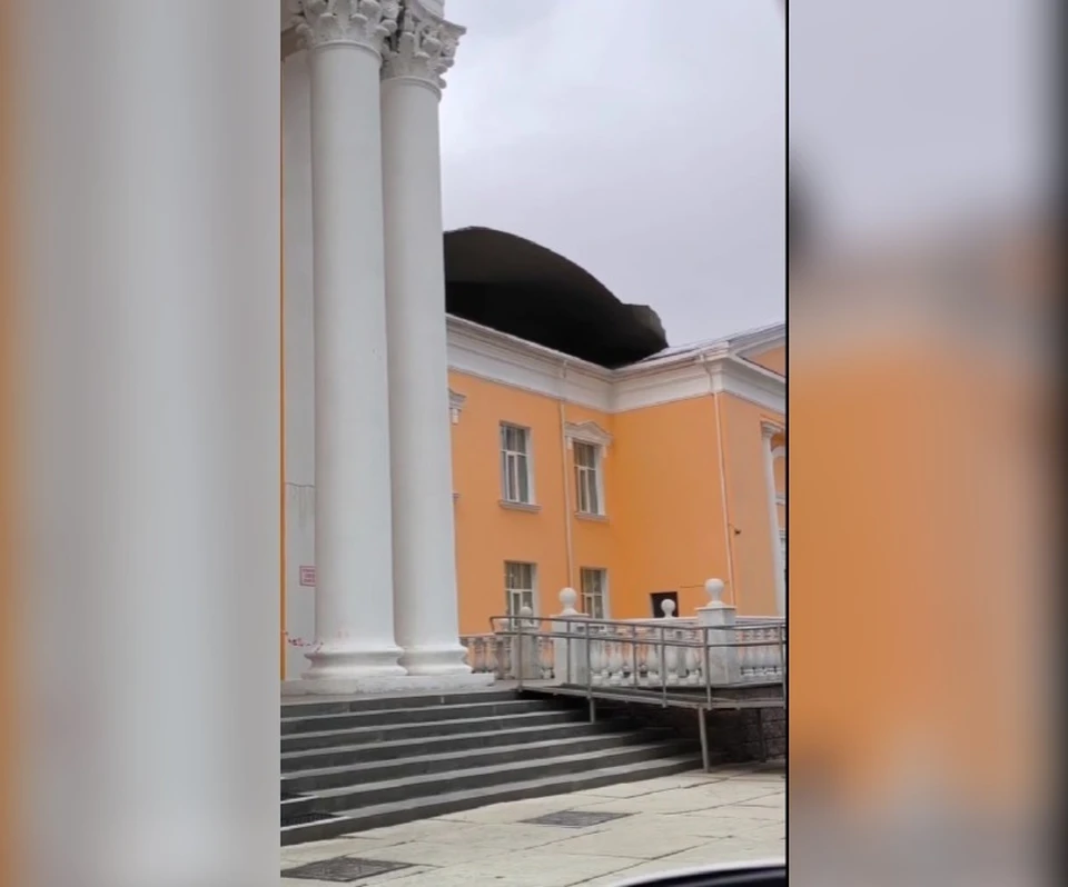 В Уфе от сильного ветра срывает крыши зданий. Фото: Башкирия Online.