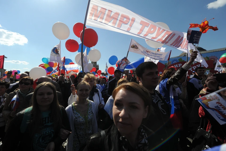 Новосибирцев поздравили с Днем Весны и Труда.