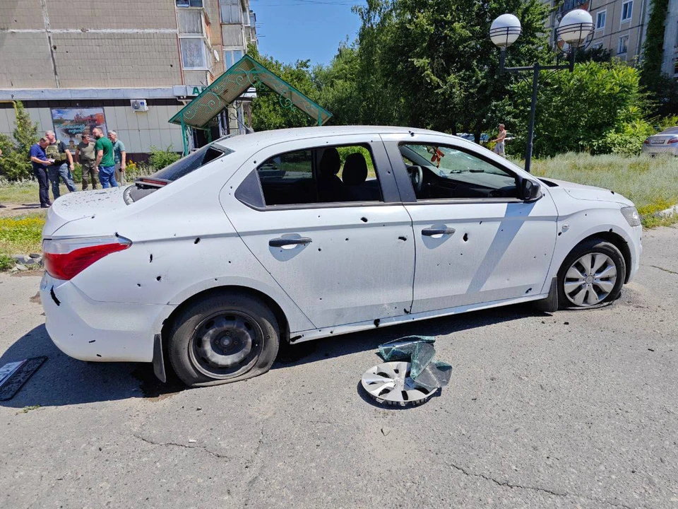 В городе Валуйки беспилотник ВСУ нанес удар по автомобилю сегодня, 1 мая.