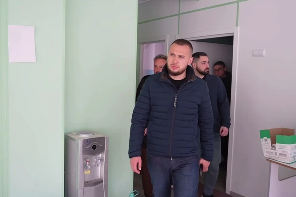 Министр молодежной политики ДНР осмотрел объекты восстановления в Мариуполе. Фото: ТГ/Макаров
