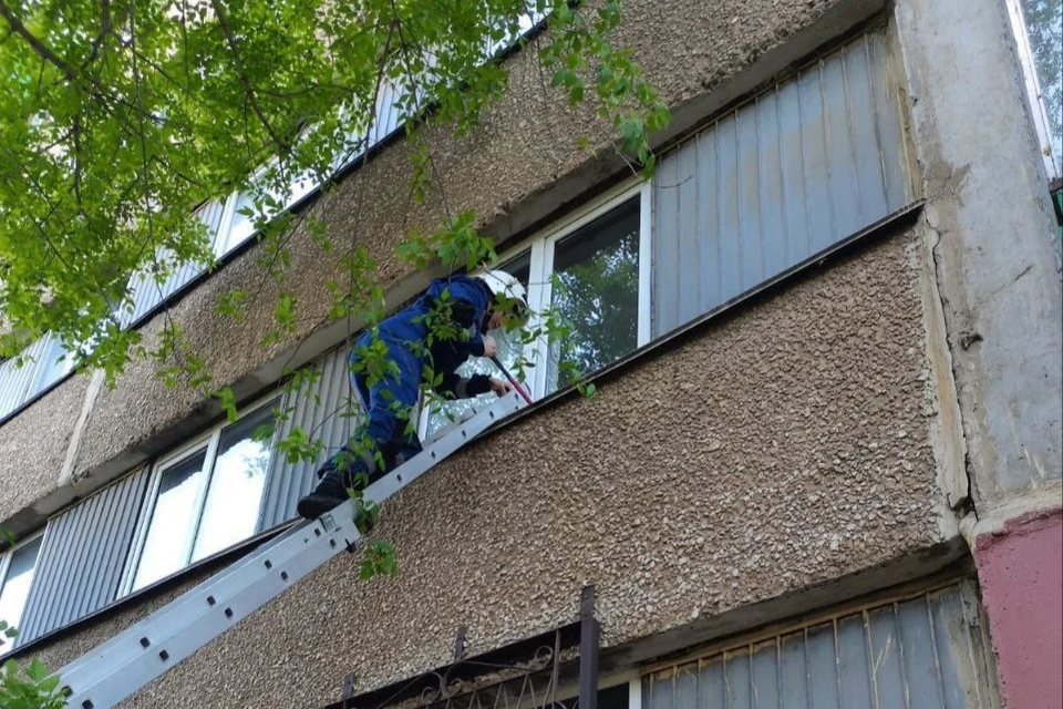Помощь потребовалась женщине в доме на улице Чкалова.