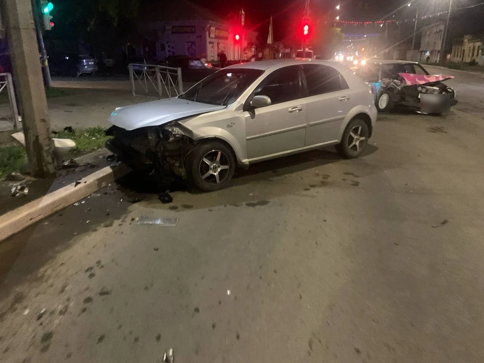 В аварии пострадали двое оренбуржцев.