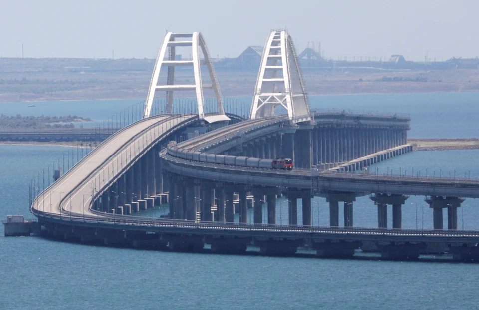 Движение по Крымскому мосту восстановлено, его временно перекрывали.