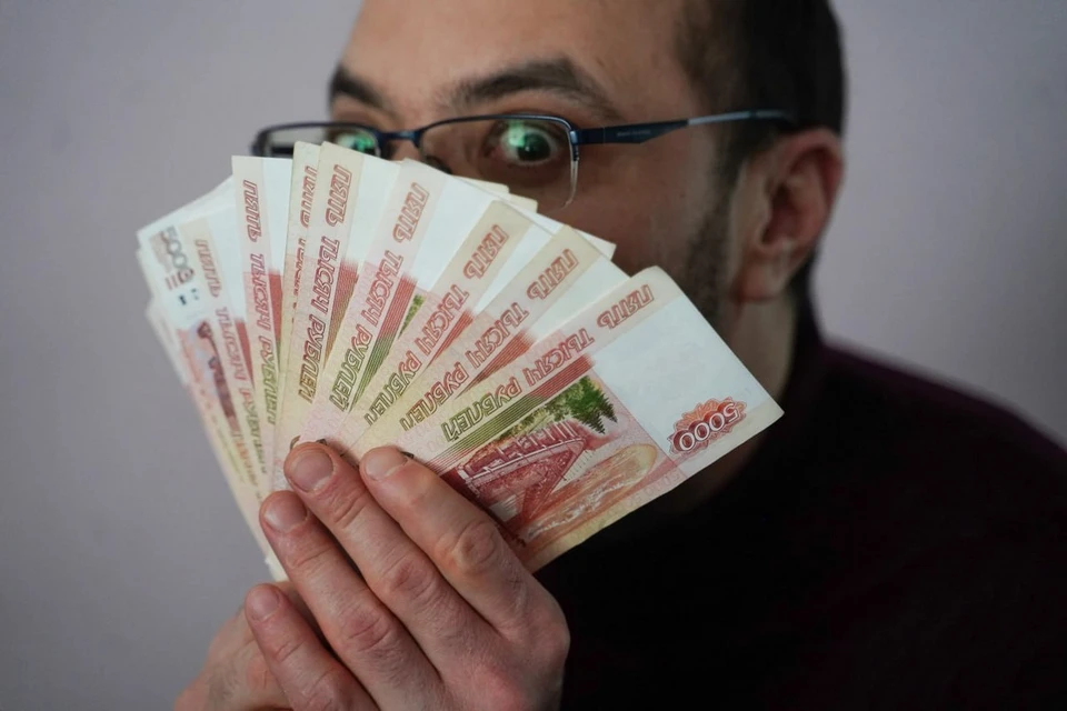 В Мирном знакомый дочери украл у ульяновца из комода 115 тысяч рублей