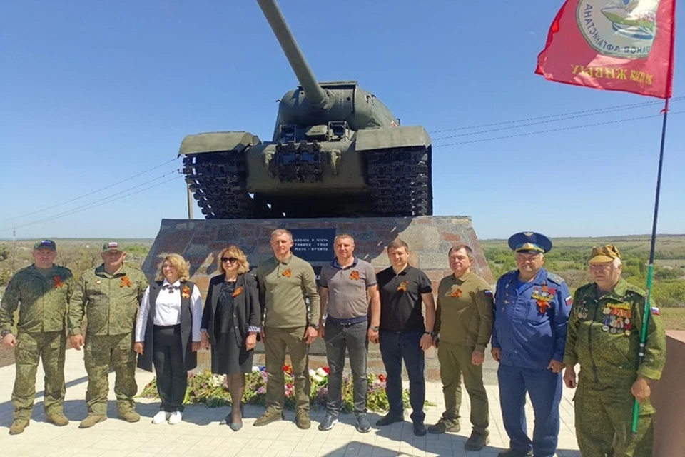 В селе Дмитровка открыли обновленный памятник «Легендарный танк». Фото: ТГ/Шатов