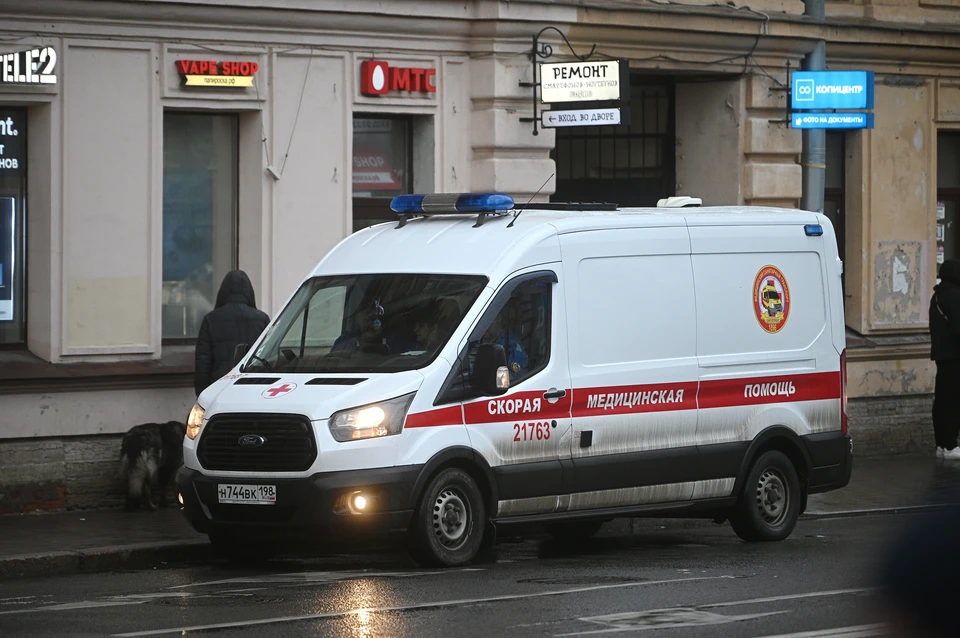 Девочку на самокате сбили в Петербурге.